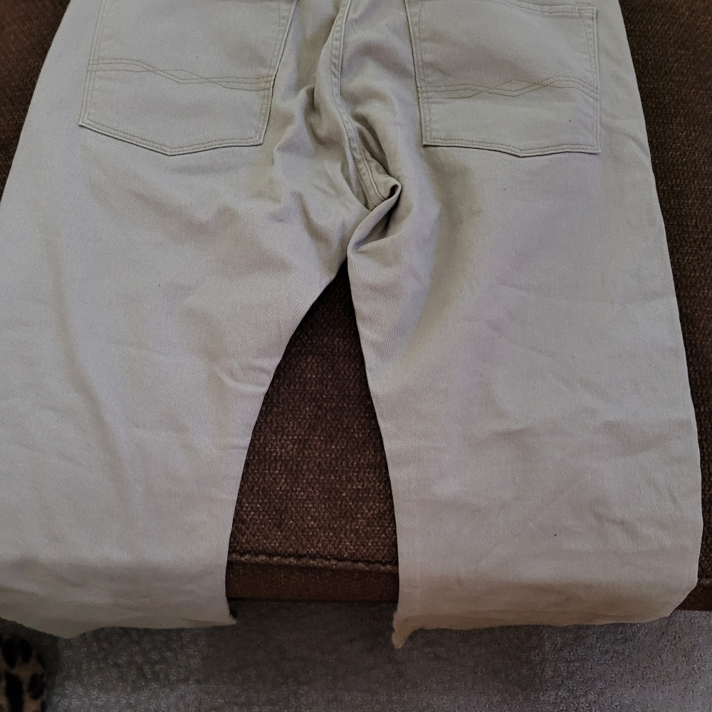 Levis - Picture 2 of 3